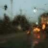 Cara Mengatasi Kaca Mobil Berembun Saat Hujan Tanpa AC